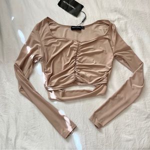 PrettyLittleThing - Tan Long Sleeve Crop Top (US4)
